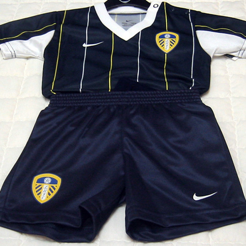 03-04 Leeds United Infant Kit
